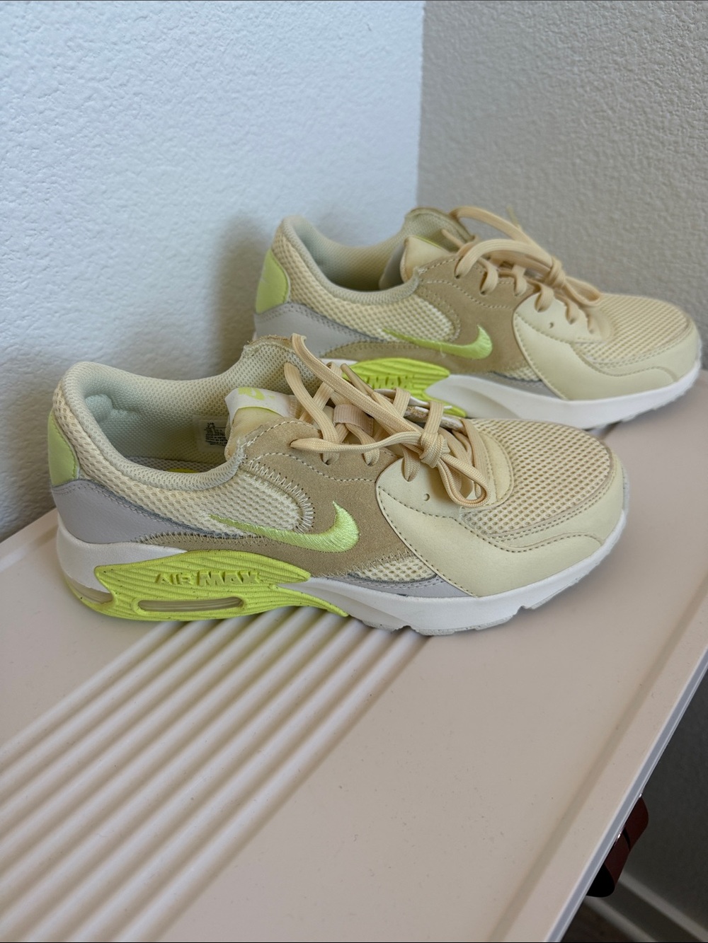 Nike Excee Lemon & Lime Casual Sneakers.